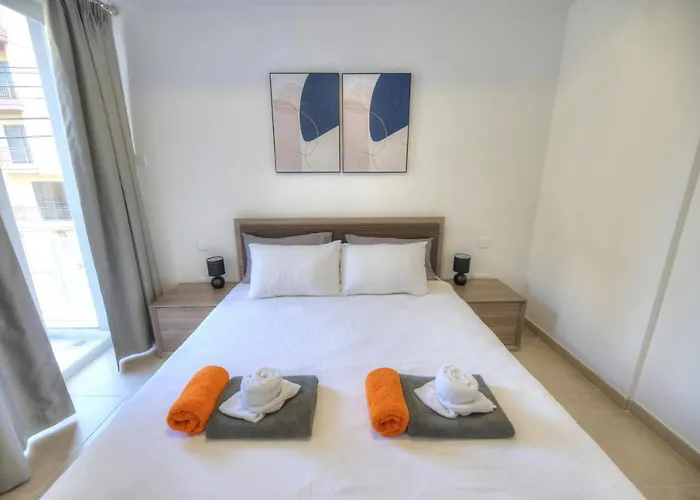 Apartment Brand New And Tastefully Furnished 2 Bedroom Ddif1-2 *